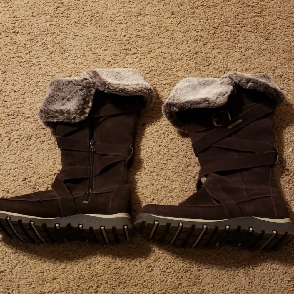 Sketchers snow boots